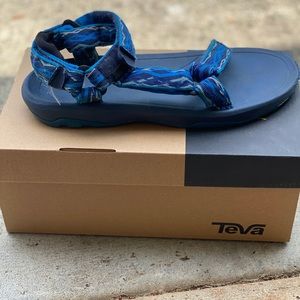 Teva sandals like new